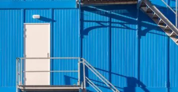 Qual tipo de esquadria de alumínio dura mais na externa?